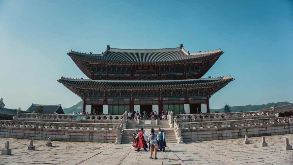 Gyeongbokgung Palace, the largest royal palace in Seoul during the day