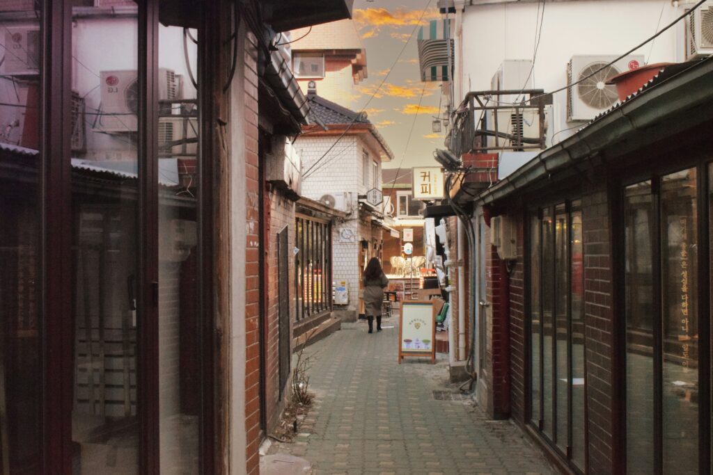 Narrow traditional hanok alley in Ikseon-dong, Seoul